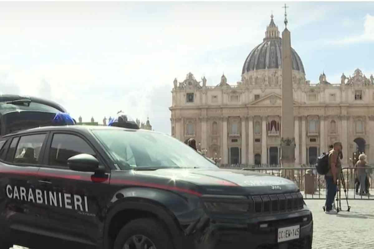 Vaticano e macchina dei carabinieri